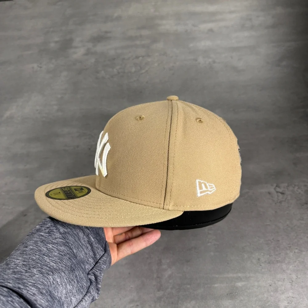 New Era New York Yankees 59FIFTY Hat 7 1/8 Tan Snoopy Peanuts Thanksgiving Cap